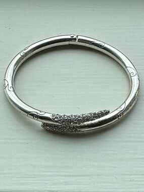 Brighton Women’s Silver Pavé Crystal Hinged Bangle Bracelet OS EUC Worn Twice